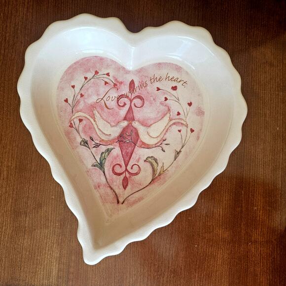 "Love Warms The Heart " Heart shaped 11x5 ceramic pie dish, doves and flowers - Picture 1 of 4
